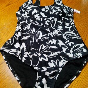 HURLEY ONE PIECE BLACK AND WHITE SIZE SMALL